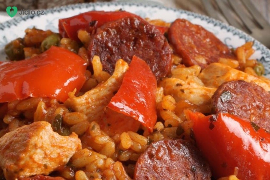 Španělské kuře s chorizem nebo klobásou a rýží