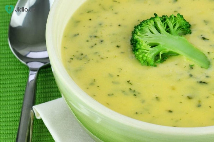 Brokolicová polévka s parmezánem