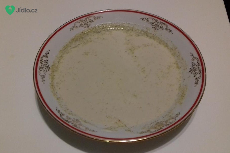 Brokolicová polévka se smetanou a chlebovými krutonky