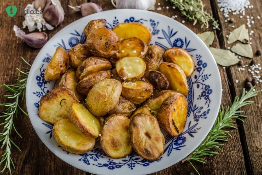 Pečené česnekové brambory