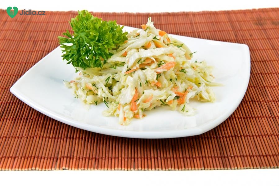 Zeleninový salát z hlávkového zelí