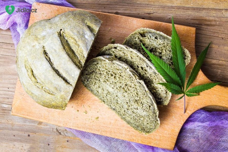 Zelený konopný chléb