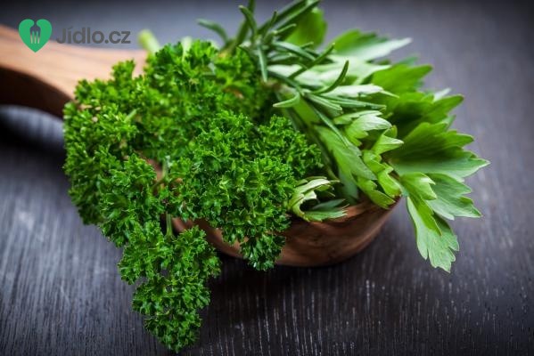 5 klasických bylinek do české kuchyně a jejich pozitivní účinky na zdraví