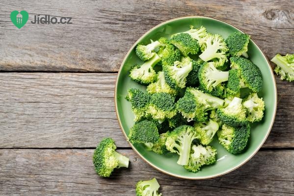 Brokolicový salát se šunkou recept