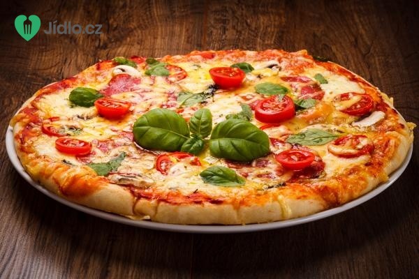 Domácí pizza s rajčaty a mozzarellou recept
