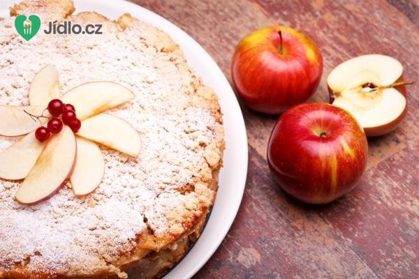 Jablečný koláč z lehkého těsta recept