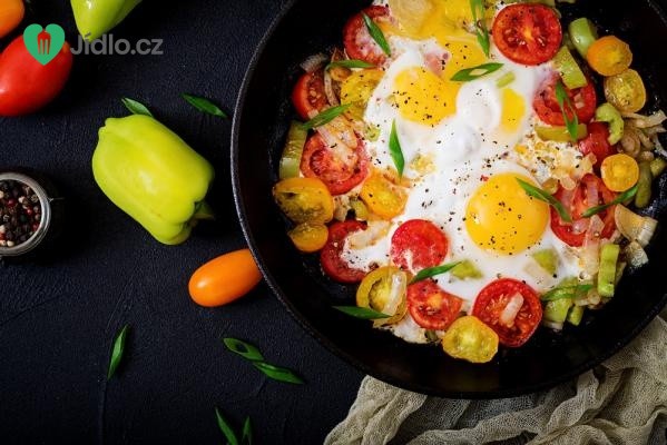 Jarní pánev s vejci a zeleninou recept