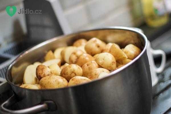 Vařené brambory s brynzou recept