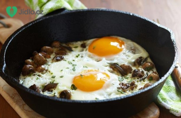 Zapečená vejce se špenátem, houbami a pórkem recept
