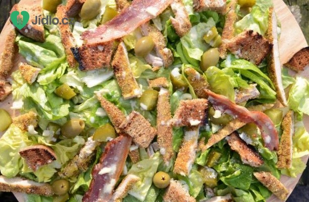 Zelený salát s olivami a slaninou recept