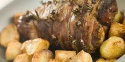 Řecké pečené jehněčí s novými brambory