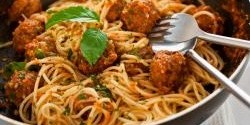Italská omáčka na špagety s masovými kuličkami