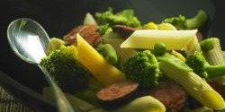 Těstoviny s brokolicí a kuřecími párky